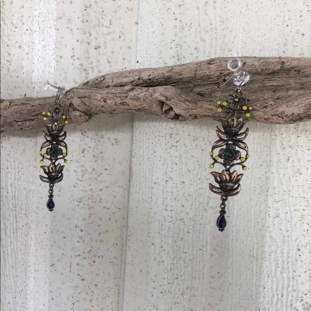 Fancy earrings! - Picture 2 of 2